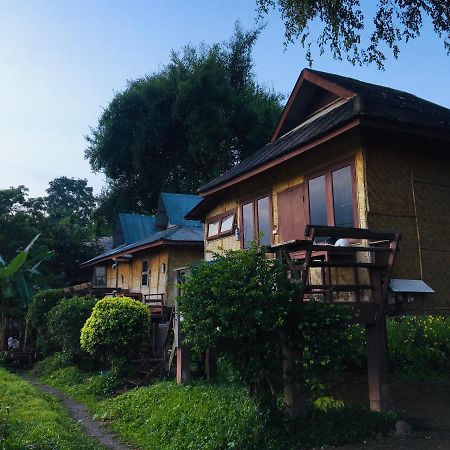 Golden Hut -Chill Bungalows In Town黄金泰式传统独栋小屋 Paj Kültér fotó