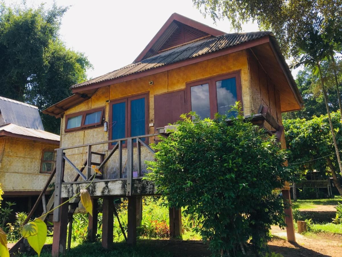 Golden Hut -Chill Bungalows In Town黄金泰式传统独栋小屋 Paj Kültér fotó