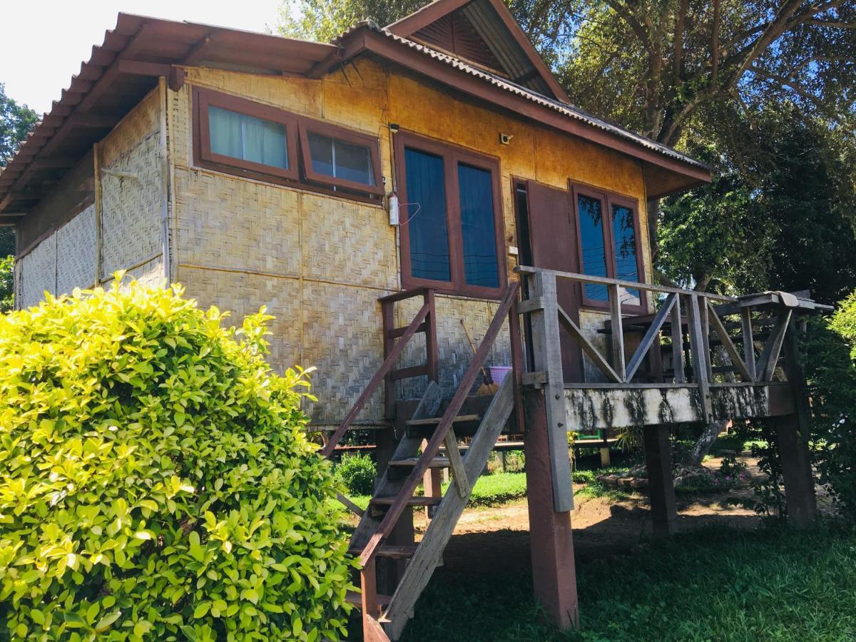 Golden Hut -Chill Bungalows In Town黄金泰式传统独栋小屋 Paj Kültér fotó