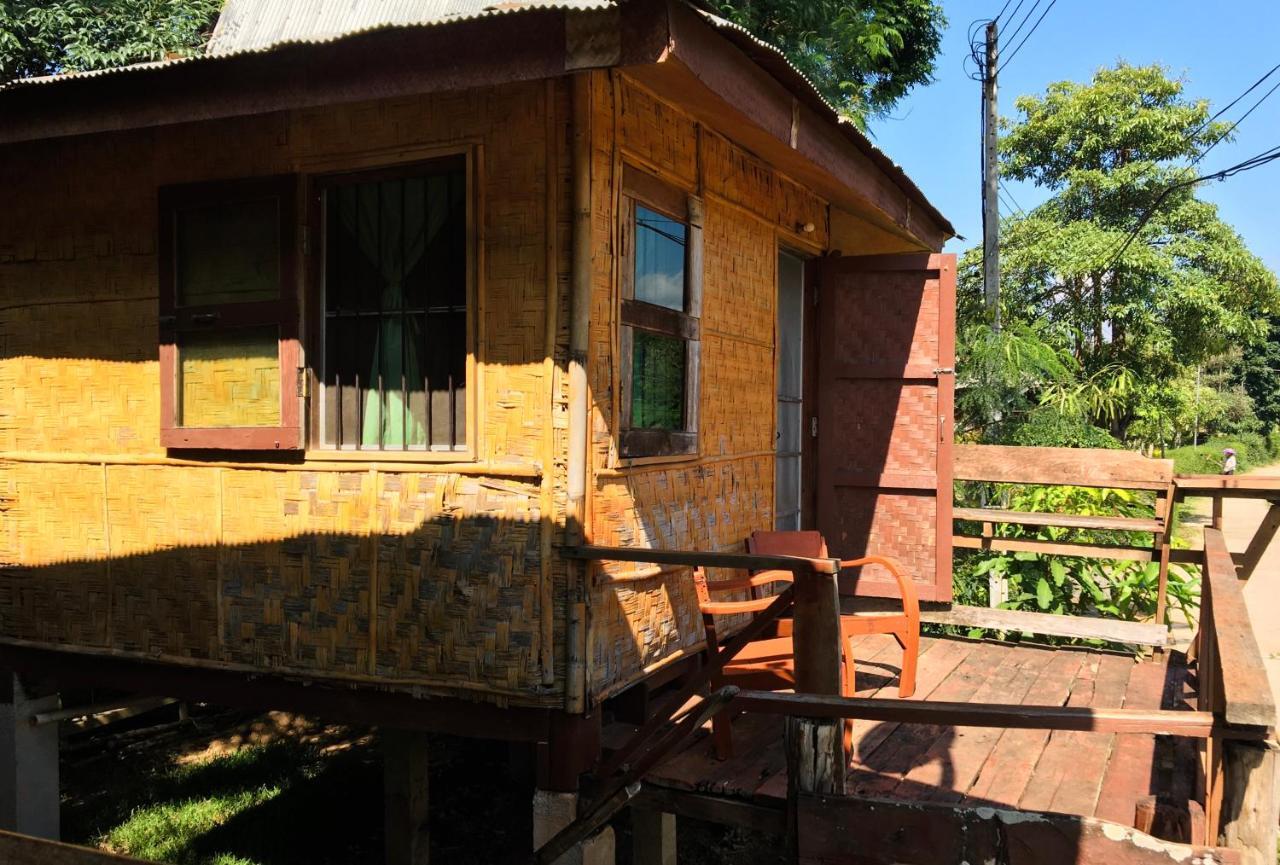 Golden Hut -Chill Bungalows In Town黄金泰式传统独栋小屋 Paj Kültér fotó