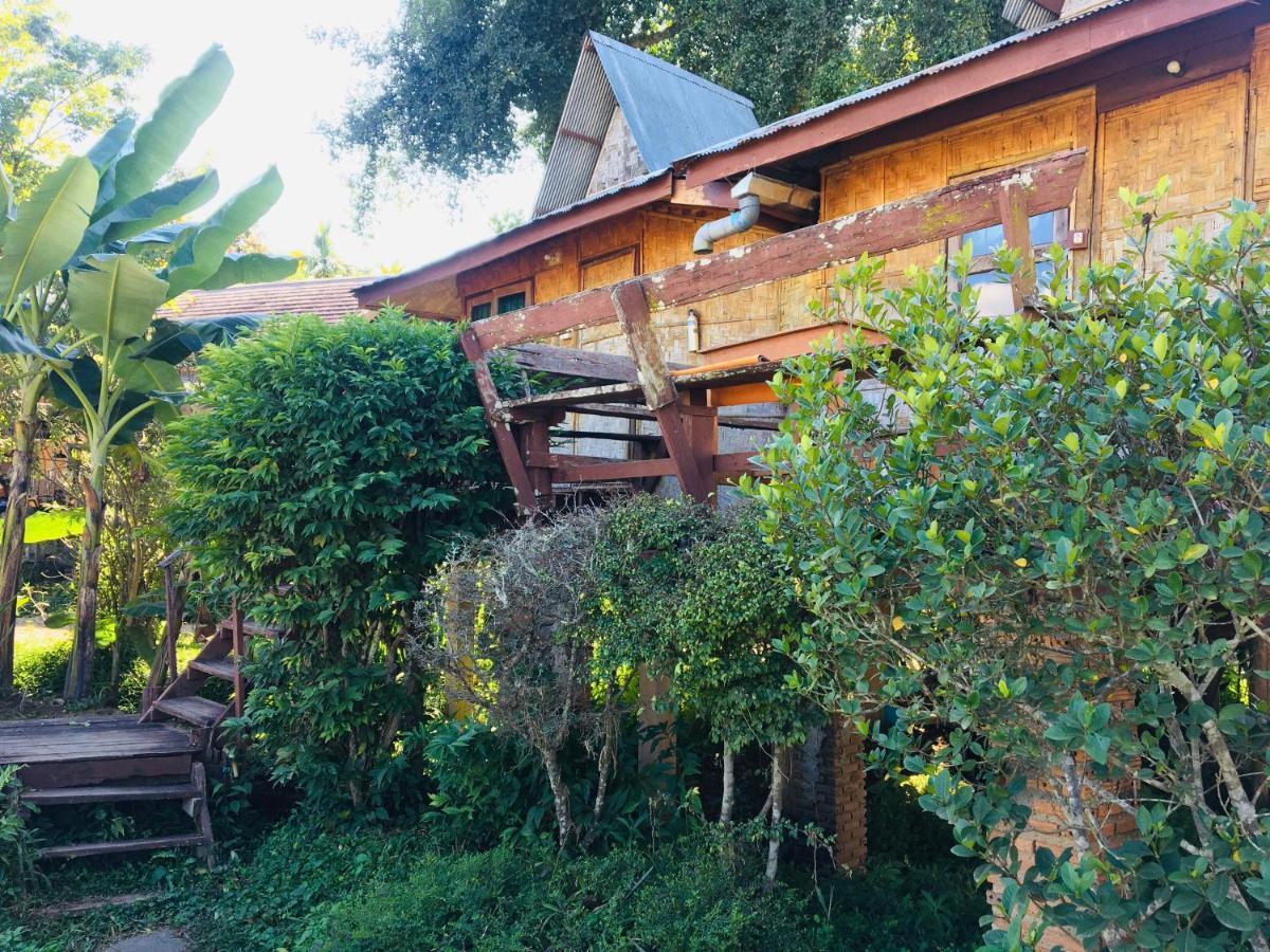 Golden Hut -Chill Bungalows In Town黄金泰式传统独栋小屋 Paj Kültér fotó