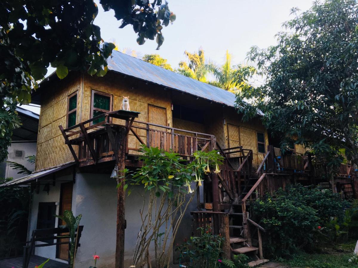 Golden Hut -Chill Bungalows In Town黄金泰式传统独栋小屋 Paj Kültér fotó