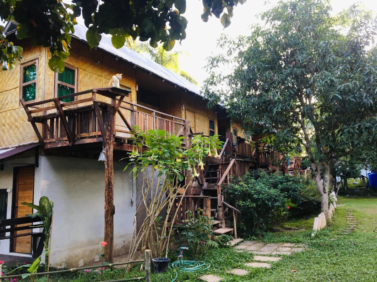 Golden Hut -Chill Bungalows In Town黄金泰式传统独栋小屋 Paj Kültér fotó