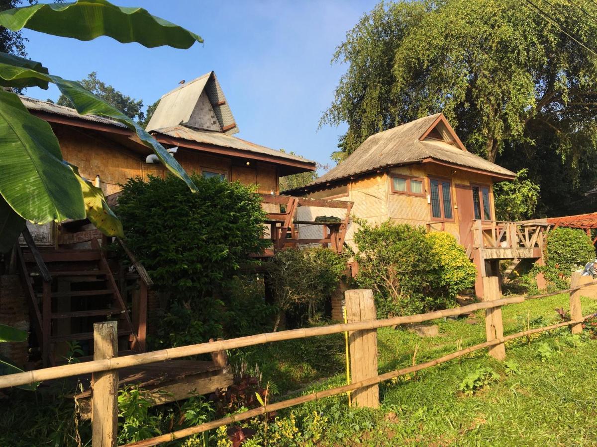 Golden Hut -Chill Bungalows In Town黄金泰式传统独栋小屋 Paj Kültér fotó