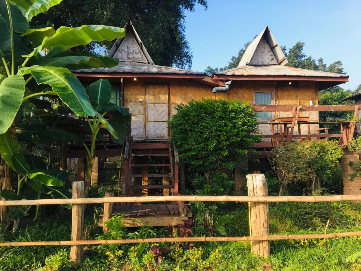 Golden Hut -Chill Bungalows In Town黄金泰式传统独栋小屋 Paj Kültér fotó